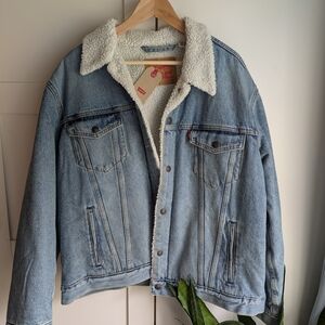 Levi's Men's Light Blue Denim Jacket with Sherpa Lining